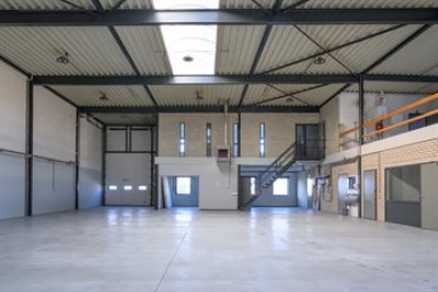 /assets/aanbod/Loubergweg-28-Eerbeek-foto-11-bedrijfshal-begane-grond.jpg